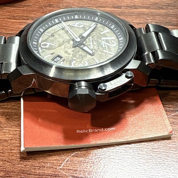 Relic By Fossil Patterson Brown Dial Gunmetal ZR12043 Quartz Moment - Picture 4 of 8